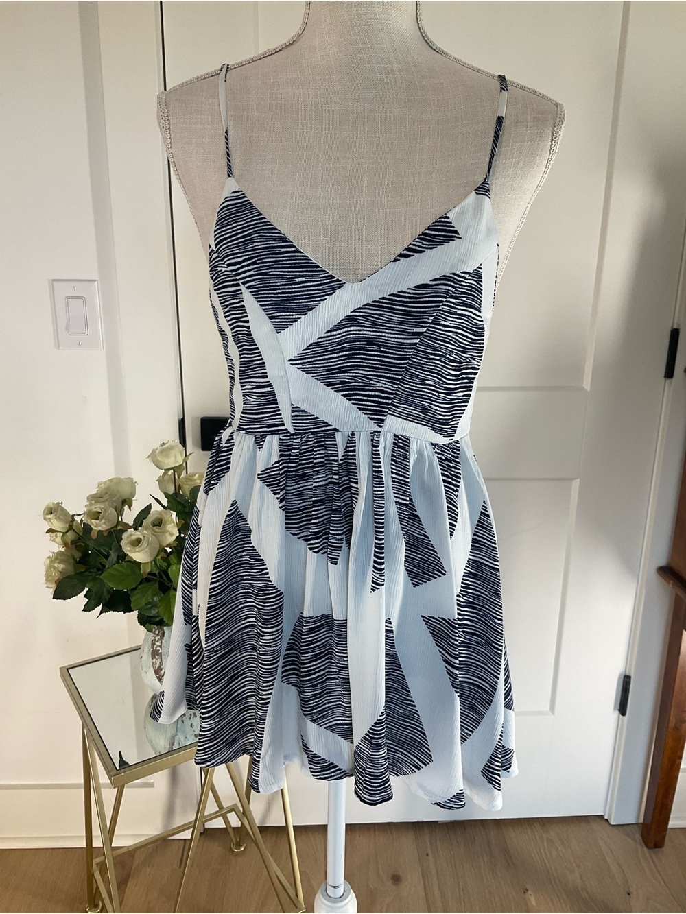 Pepper Mayo White and Navy Abstract Print Fit & Flare Mini Romper Size 6